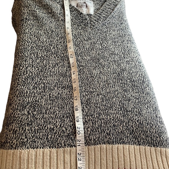 Roots Cabin V Neck Sweater - Picture 7 of 8